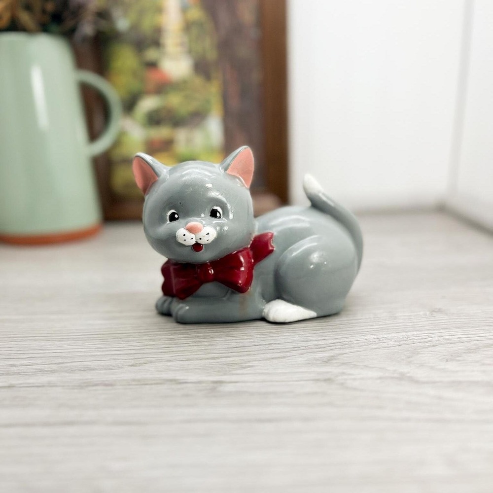 Vintage Gray‎ Porcelain Cat Figure with Red Bow